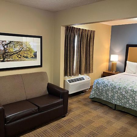 Hometowne Studios And Suites By Red Roof Greensboro Extérieur photo