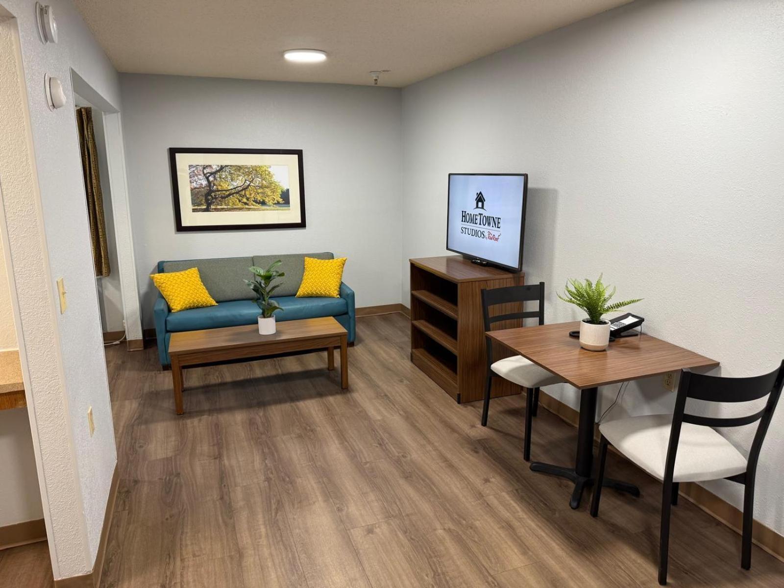 Hometowne Studios And Suites By Red Roof Greensboro Extérieur photo