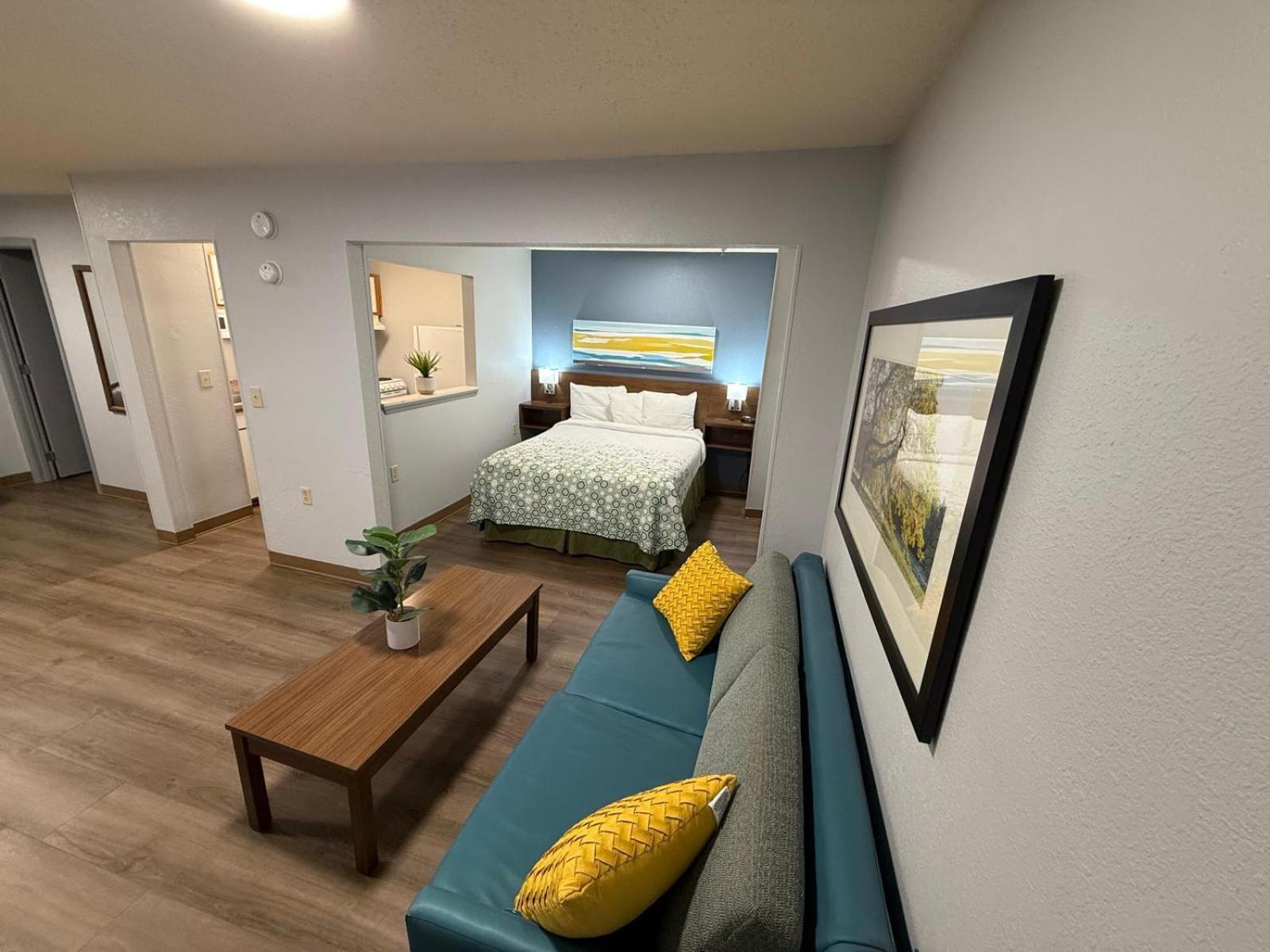 Hometowne Studios And Suites By Red Roof Greensboro Extérieur photo