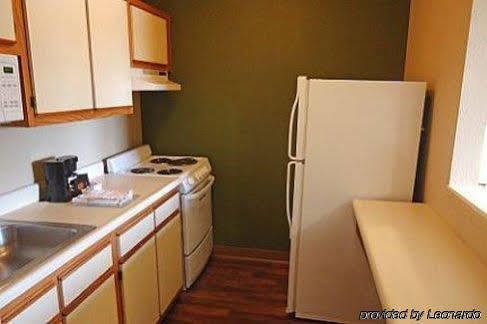Hometowne Studios And Suites By Red Roof Greensboro Extérieur photo